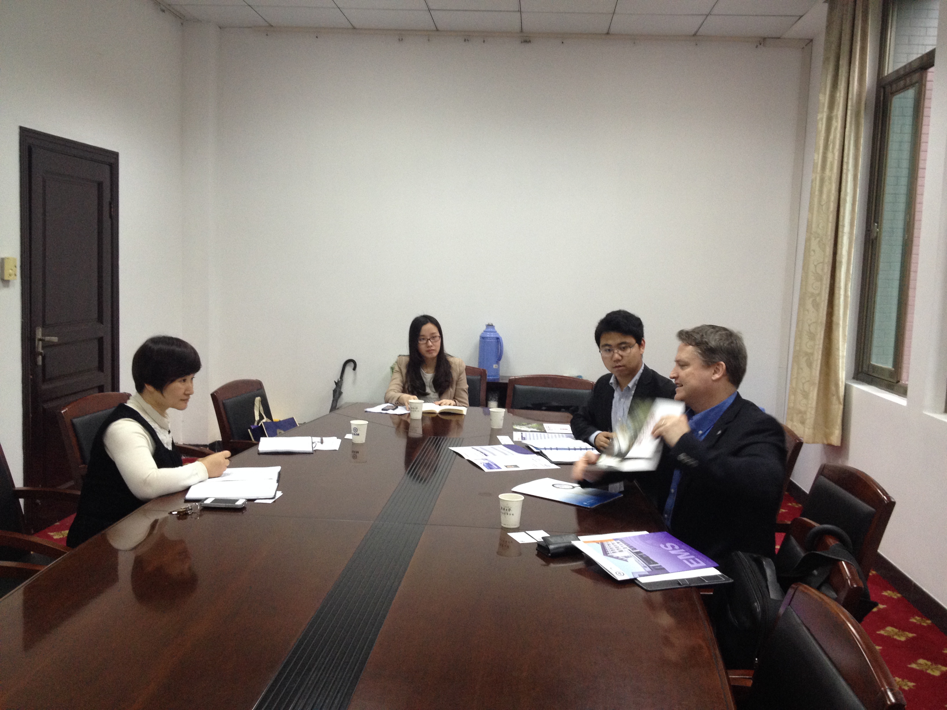 照片：2014.4.15加拿大维多利亚大学商学院代表团访问海棠书屋
.JPG